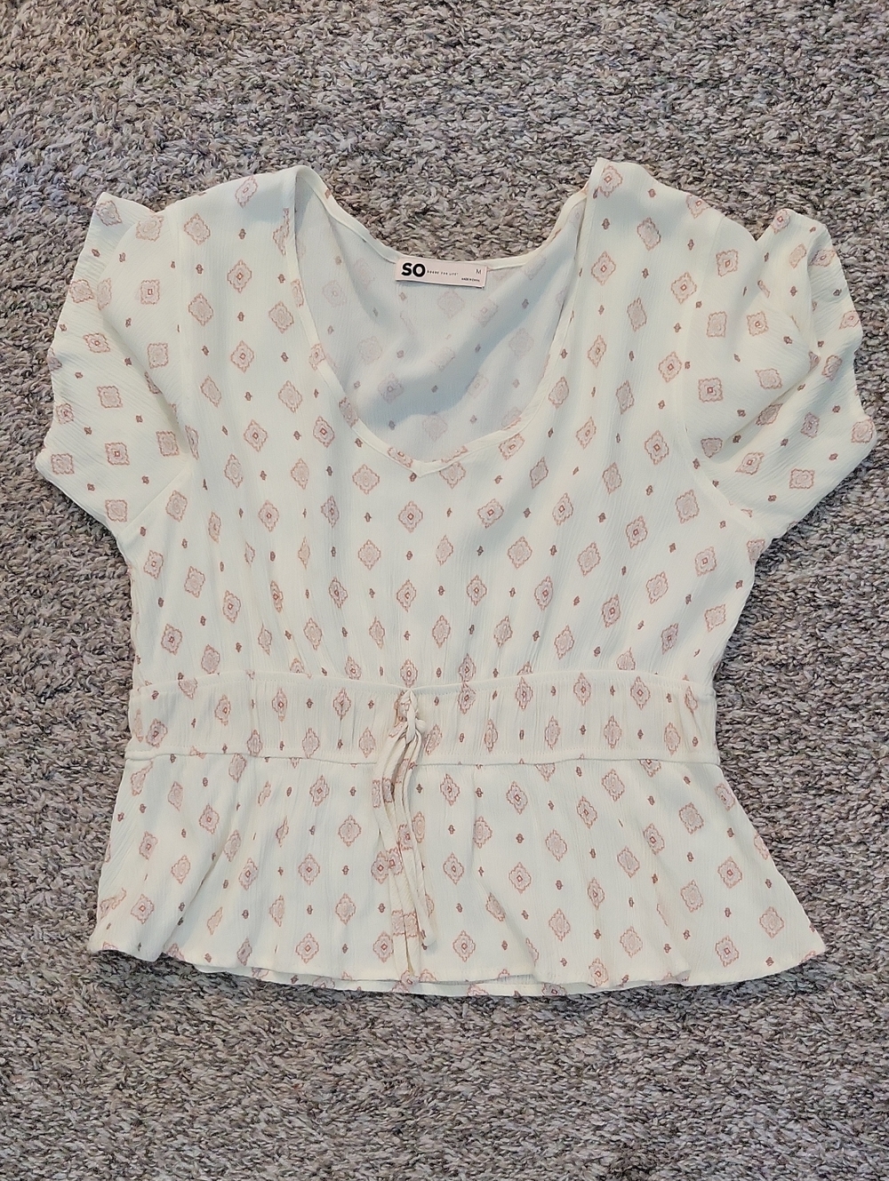 SO Mint Short-Sleeve Peplum Top with Beige Diamond Print